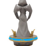 Figurine lumineuse Genshin Impact: Mondstadt Statue of The Seven sur fond blanc, de plein pied, vue de dos